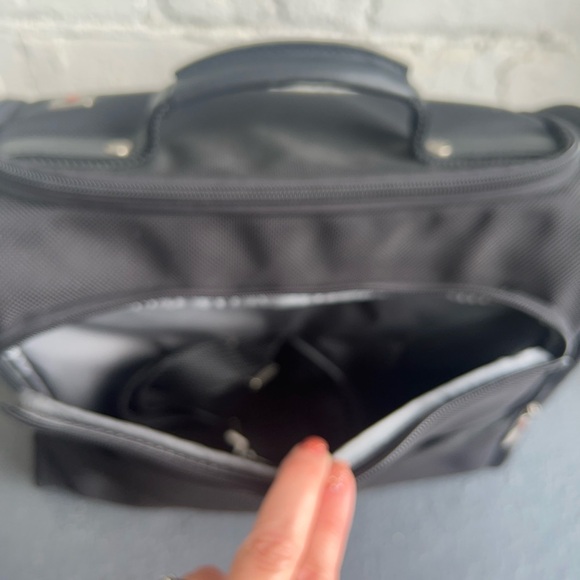 Swiss Army black travel bag. - Picture 8 of 15